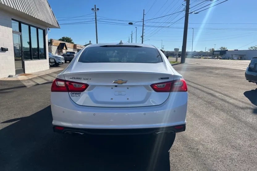 2017 Chevrolet Malibu Premier photo 1