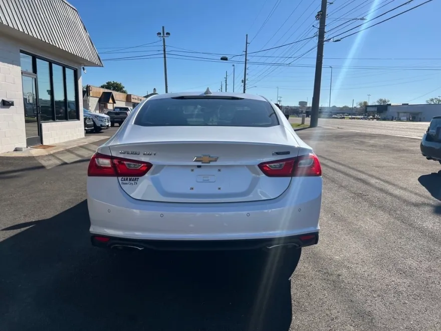 2017 Chevrolet Malibu Premier photo 1