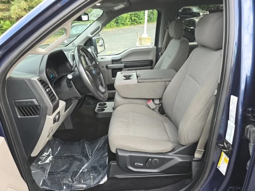 2017 Ford F-150 XLT photo 1