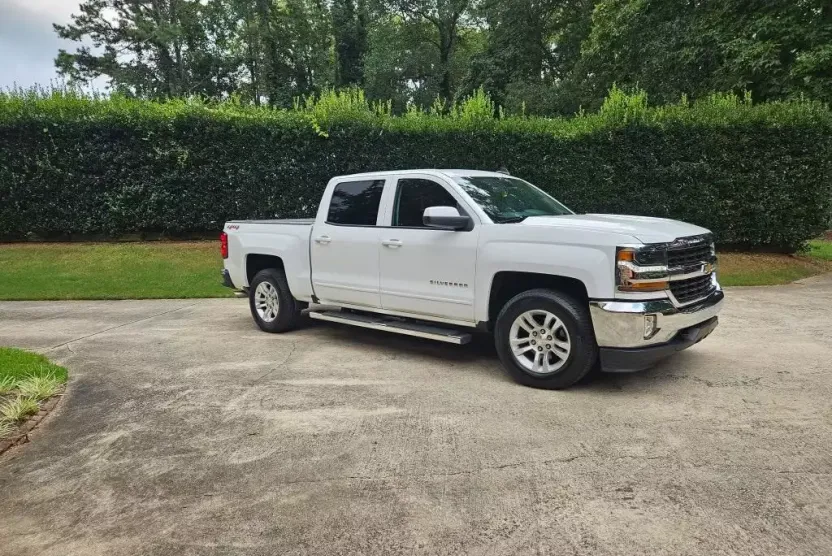 2018 Chevrolet Silverado 1500 LT photo 1