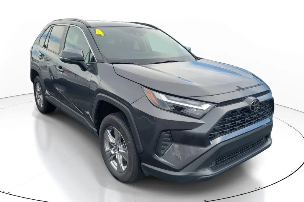 2024 Toyota RAV4 XLE photo 1
