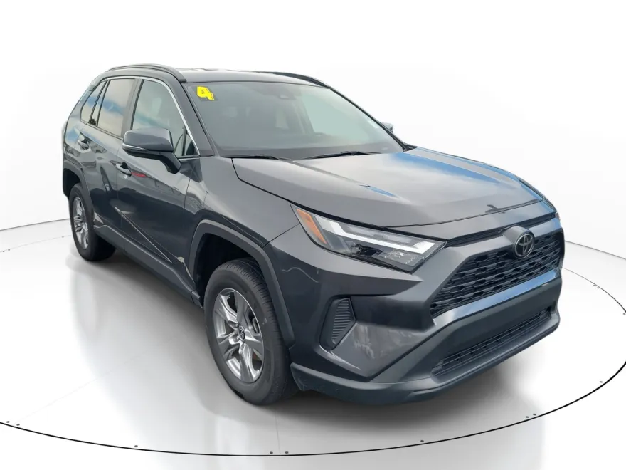 2024 Toyota RAV4 XLE photo 1