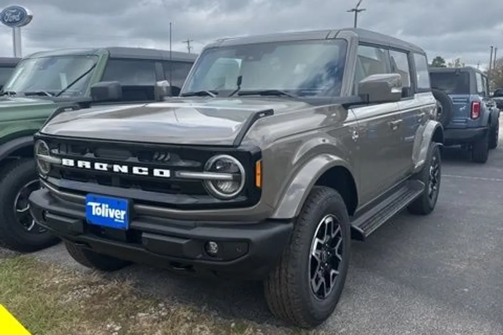 2025 Ford Bronco Outer Banks photo 1