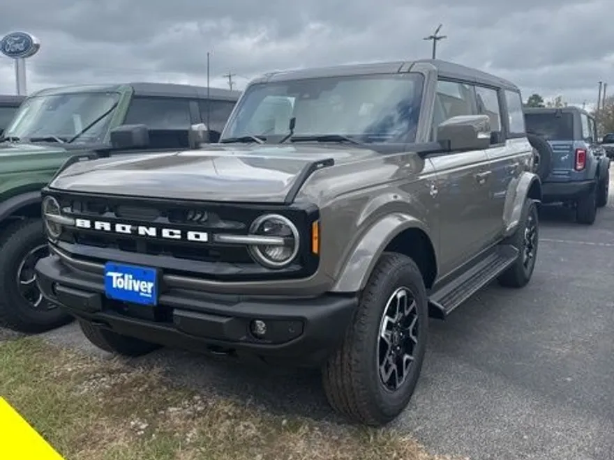 2025 Ford Bronco Outer Banks photo 1
