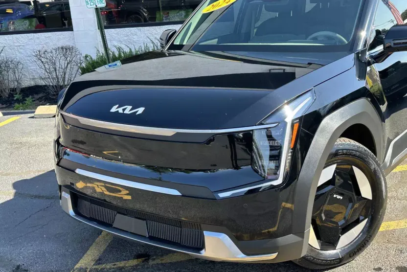 2024 Kia EV9 Wind photo 1