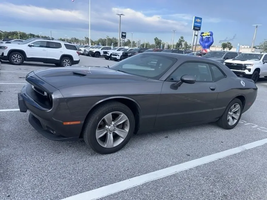 2020 Dodge Challenger SXT photo 1