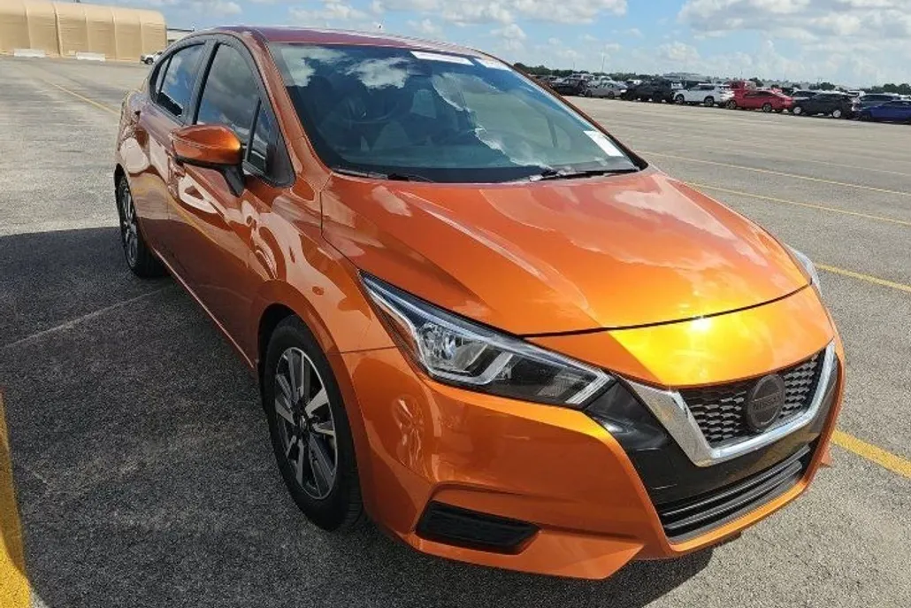 2020 Nissan Versa SV photo 1