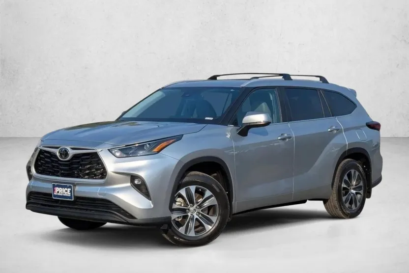 2024 Toyota Highlander XLE photo 1