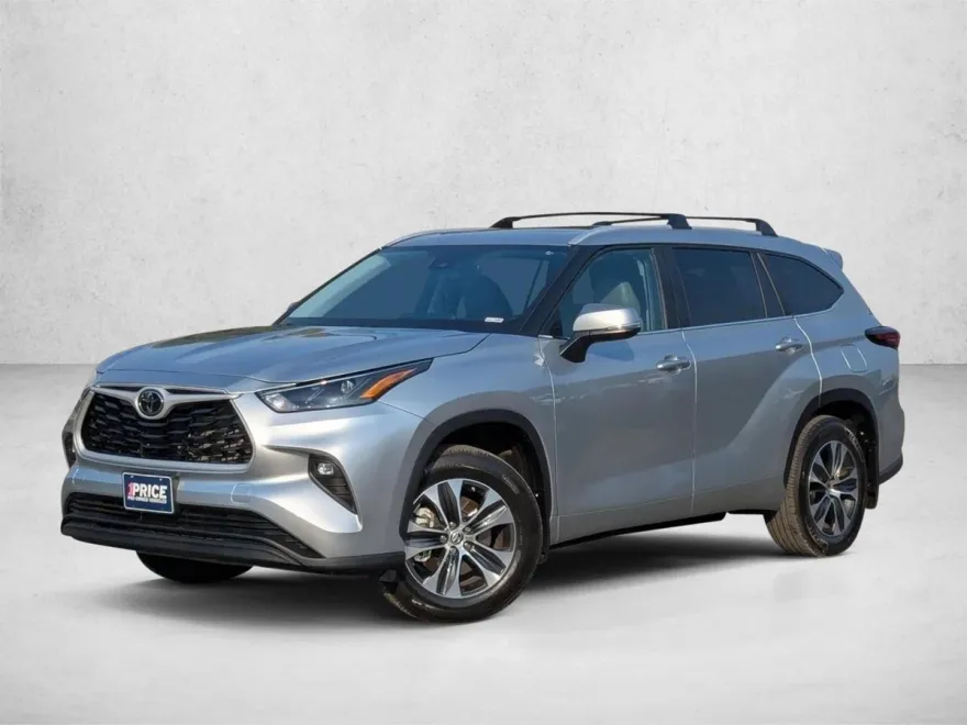 2024 Toyota Highlander XLE photo 1