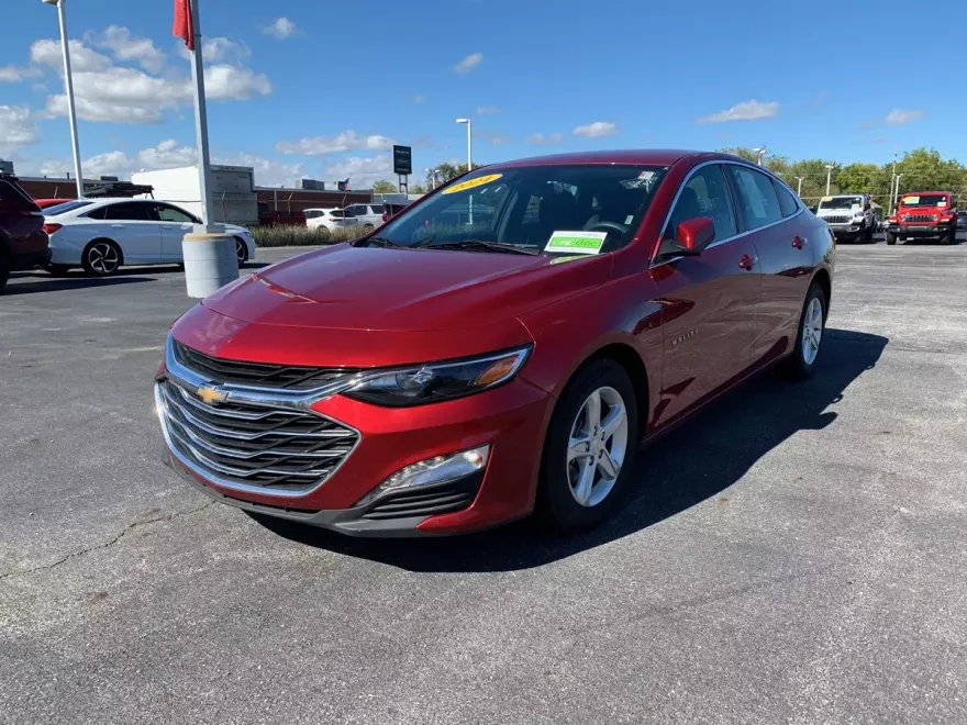 2024 Chevrolet Malibu 1LT photo 1