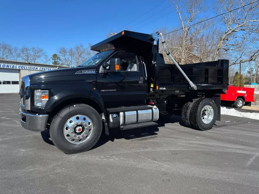 2025 Ford F-750 Regular Cab photo 1