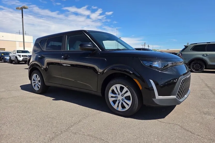 2025 Kia Soul LX photo 1