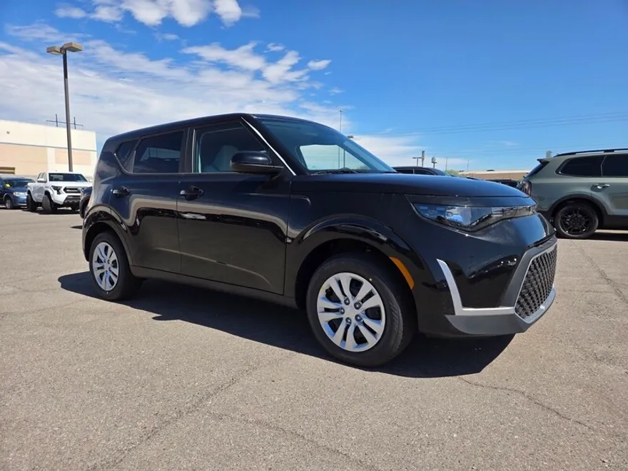 2025 Kia Soul LX photo 1