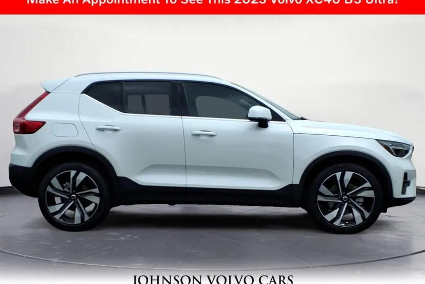 2025 Volvo XC40 AWD photo 1