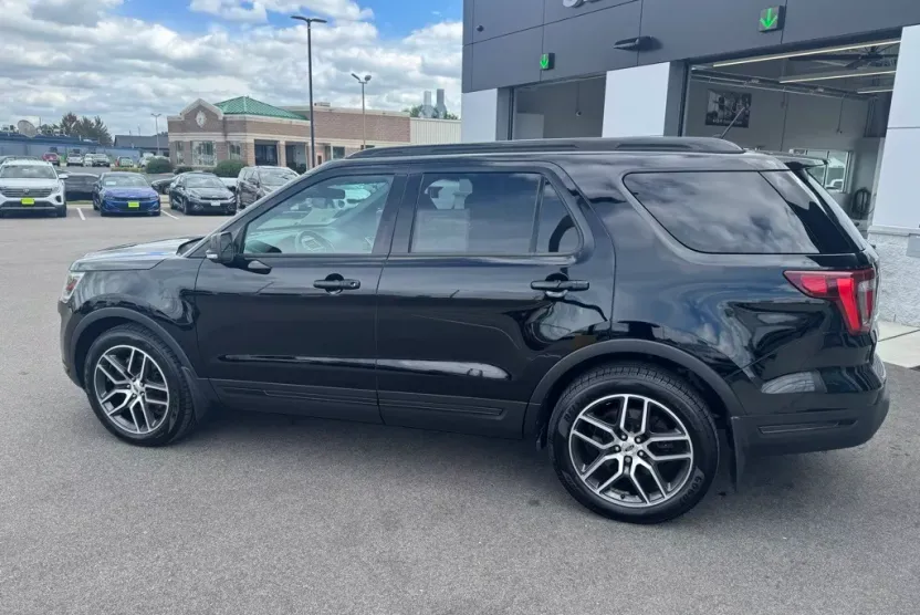 2018 Ford Explorer Sport photo 1