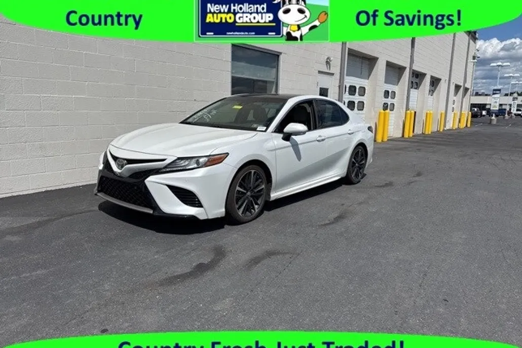 2018 Toyota Camry XLE photo 1