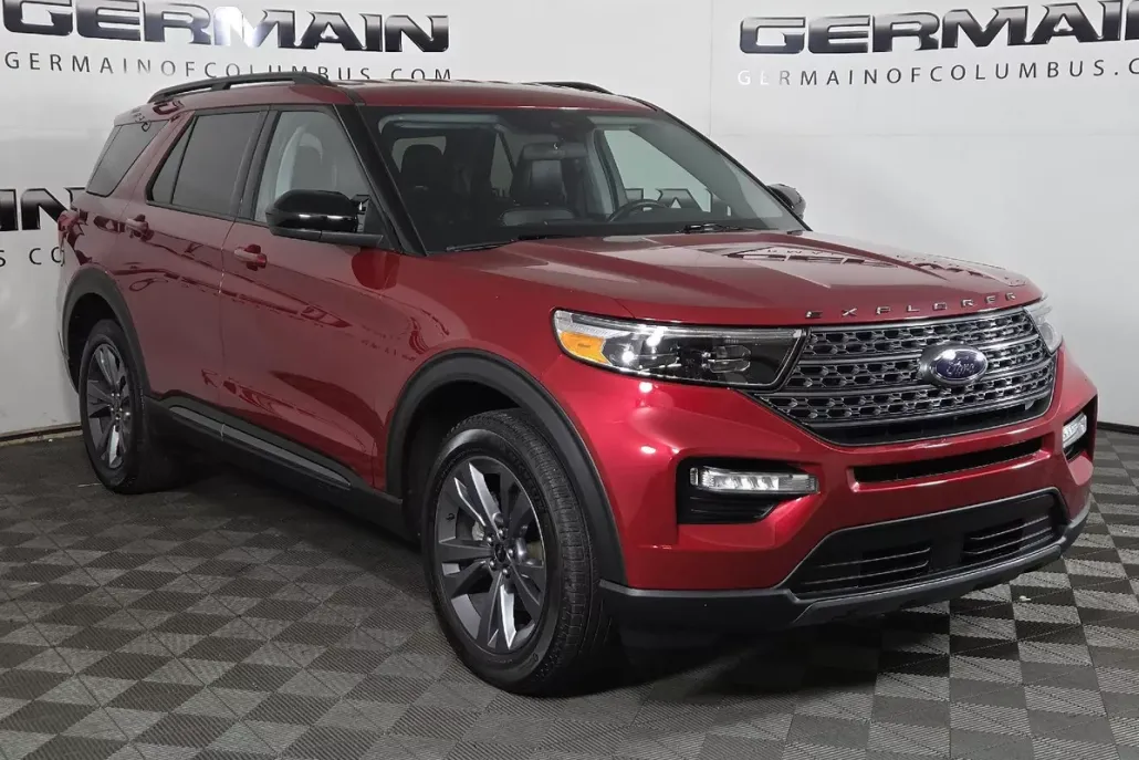 2023 Ford Explorer XLT photo 1