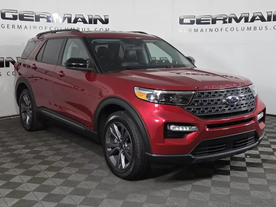 2023 Ford Explorer XLT photo 1