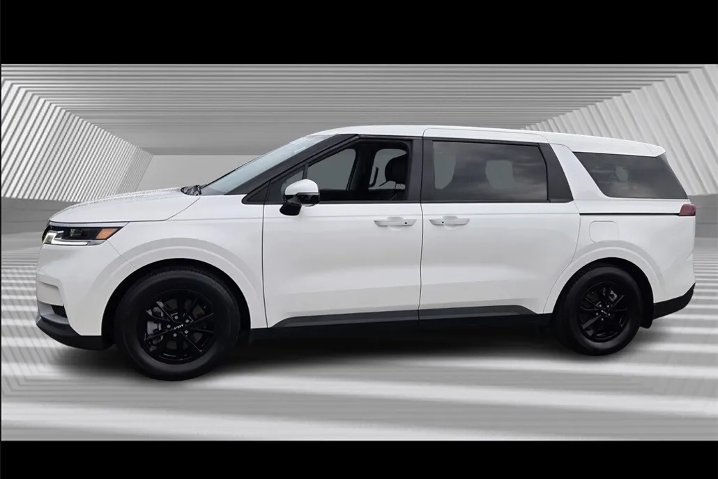 2022 Kia Carnival LXS photo 1