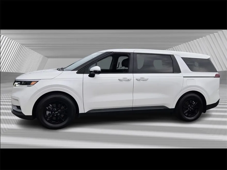 2022 Kia Carnival LXS photo 1