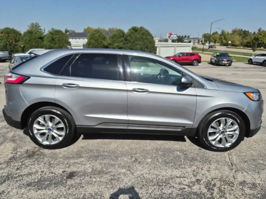 2022 Ford Edge Titanium photo 1