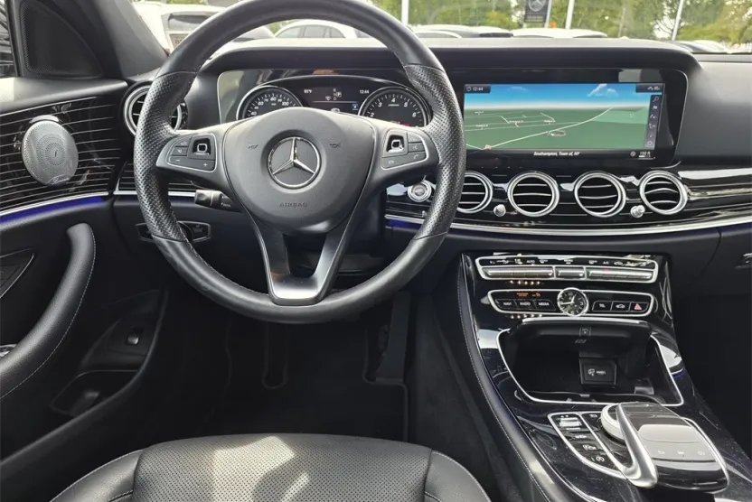 2018 Mercedes Benz E 400 4MATIC Wagon photo 1