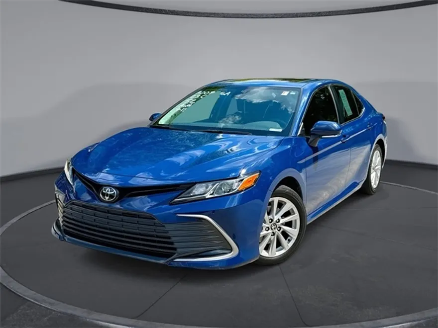 2023 Toyota Camry LE photo 1