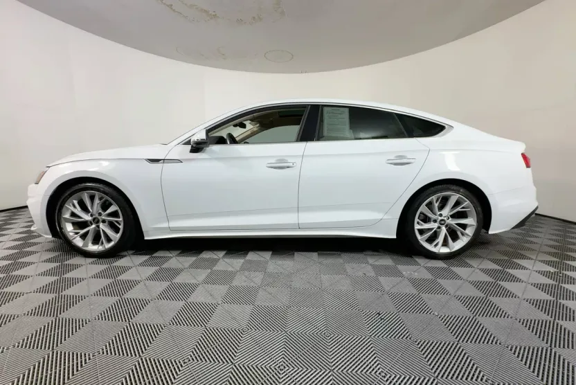 2021 Audi A5 40 Premium Plus photo 1