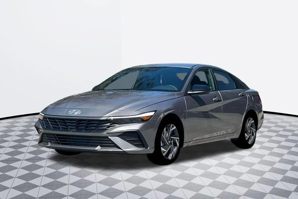2025 Hyundai Elantra SEL Sport photo 1