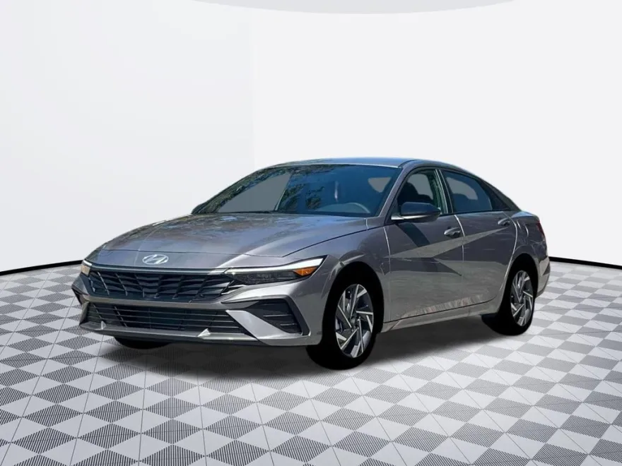 2025 Hyundai Elantra SEL Sport photo 1