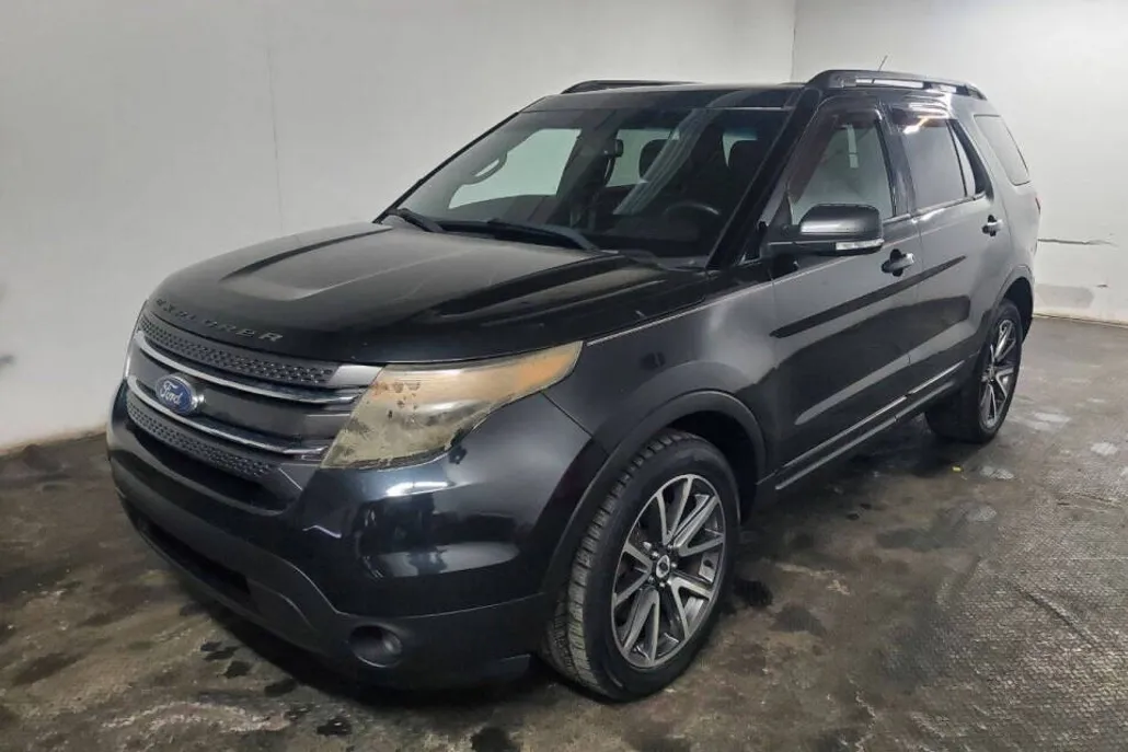 2015 Ford Explorer XLT photo 1