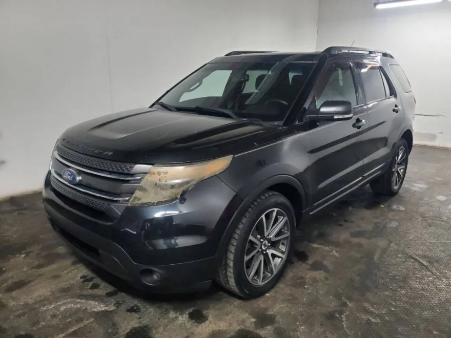 2015 Ford Explorer XLT photo 1
