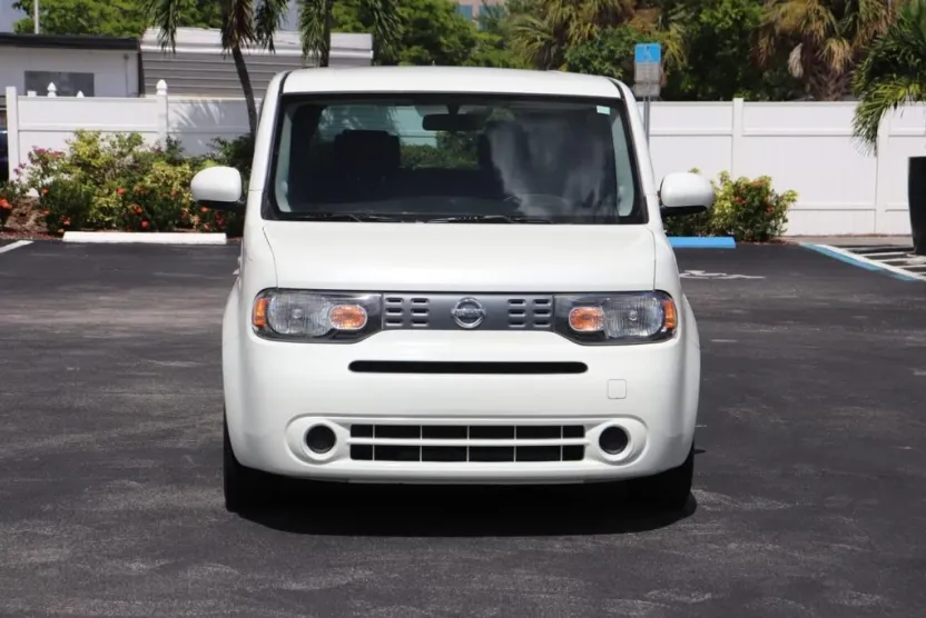 2010 Nissan Cube S photo 1