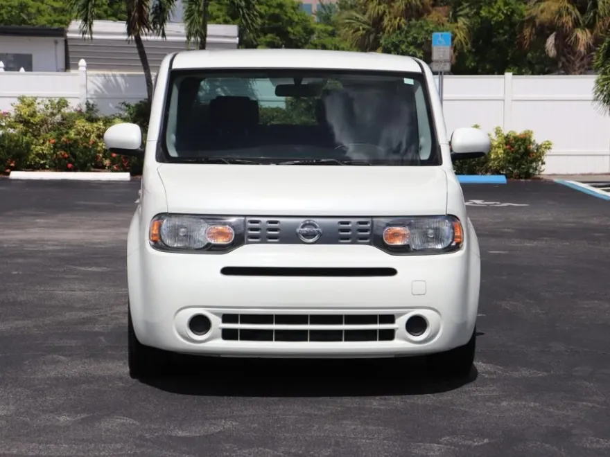2010 Nissan Cube S photo 1