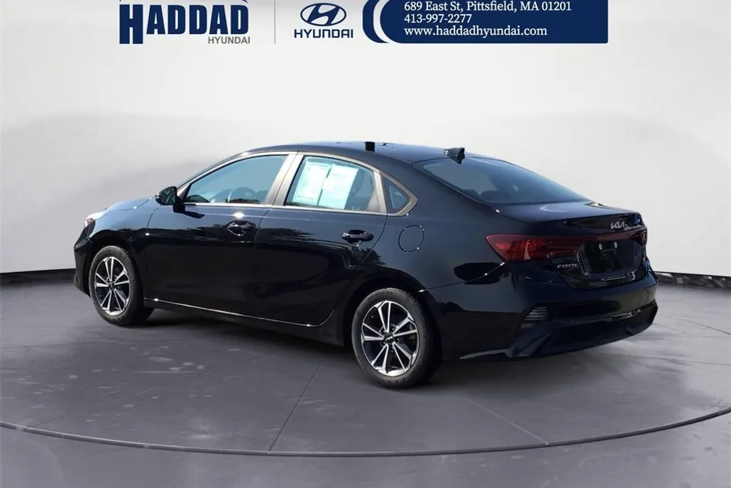2022 Kia Forte LXS photo 1