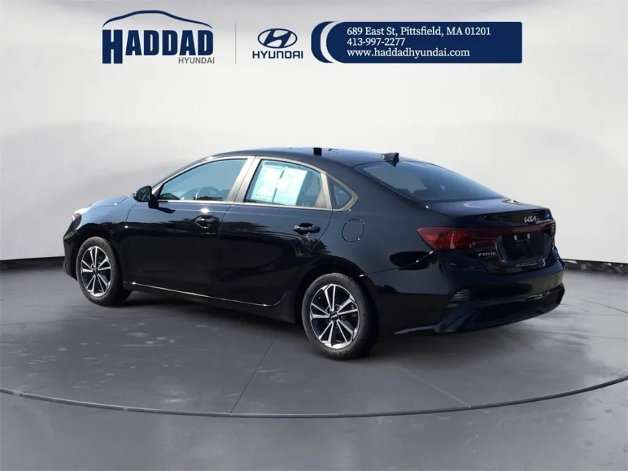 2022 Kia Forte LXS photo 1