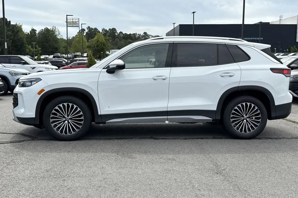 2025 Volkswagen Tiguan S photo 1