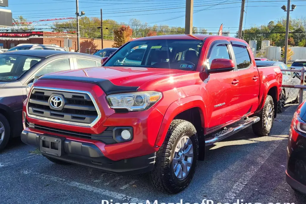 2017 Toyota Tacoma SR5 photo 1