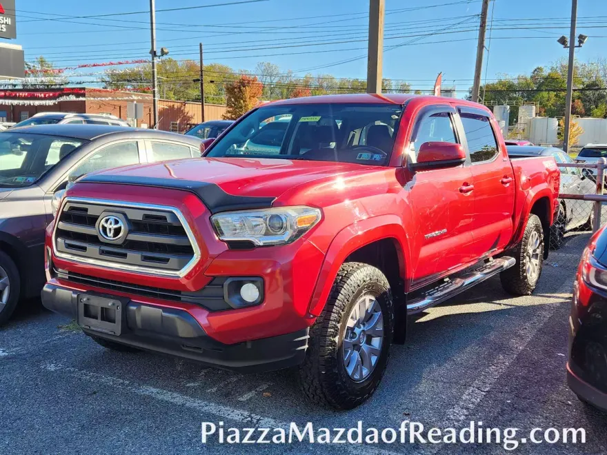 2017 Toyota Tacoma SR5 photo 1