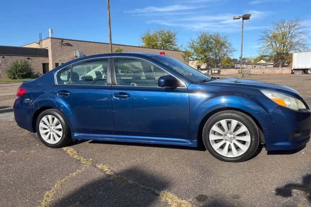 2011 Subaru Legacy 3.6R Limited photo 1