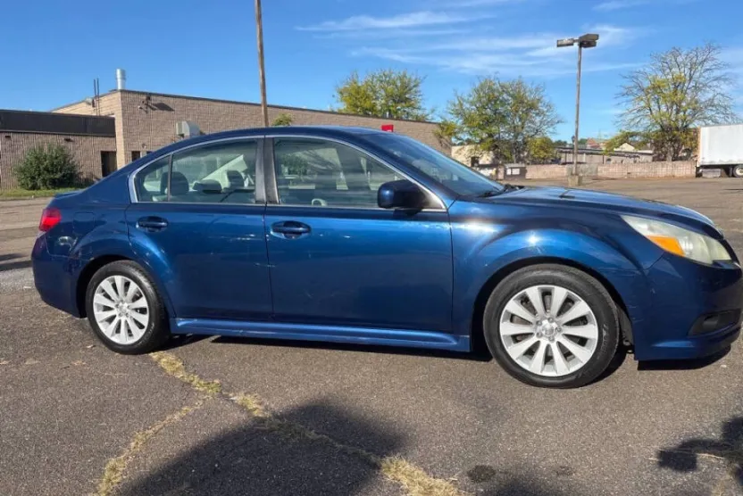 2011 Subaru Legacy 3.6R Limited photo 1
