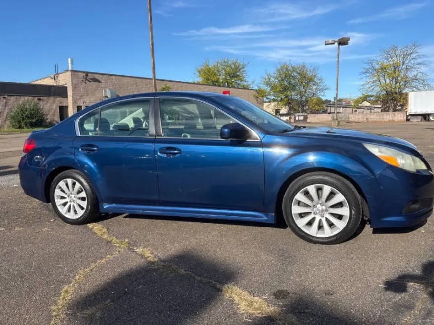 2011 Subaru Legacy 3.6R Limited photo 1