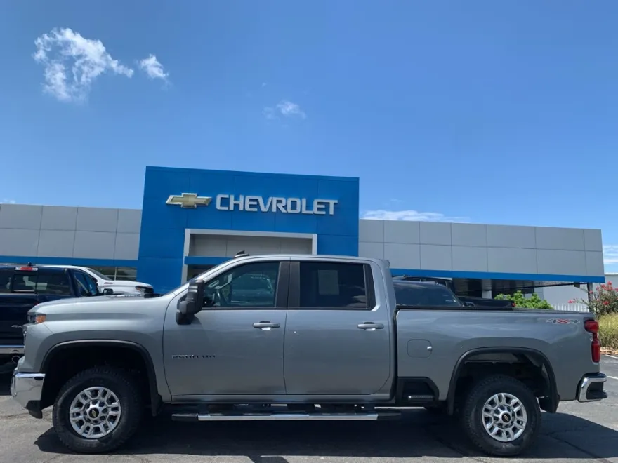 2024 Chevrolet Silverado 2500HD LT photo 1