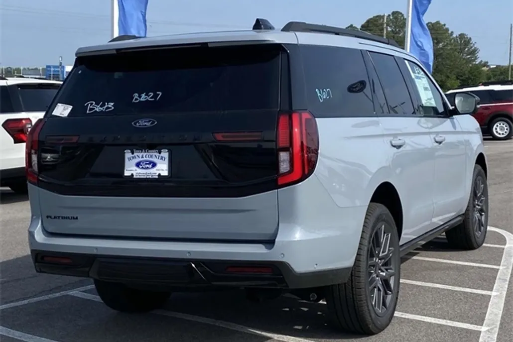 2025 Ford Expedition Platinum photo 1
