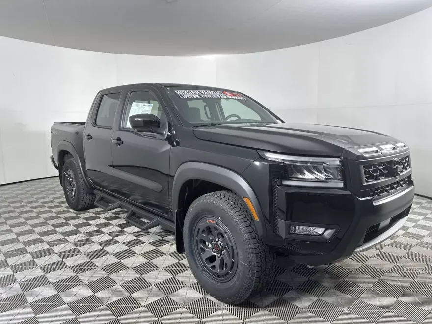 2025 Nissan Frontier PRO-4X photo 1