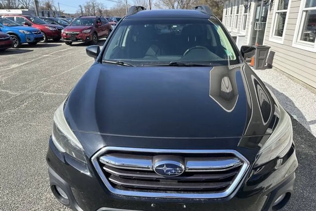 2018 Subaru Outback 2.5i Premium photo 1