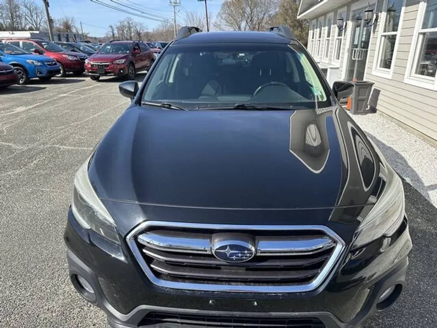 2018 Subaru Outback 2.5i Premium photo 1