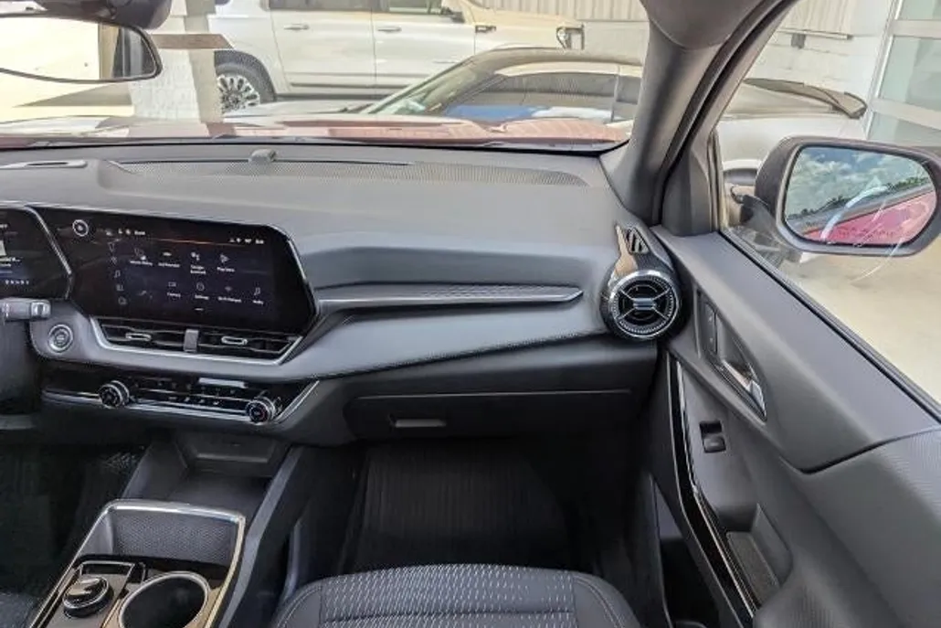 2026 Chevrolet Equinox LT photo 1