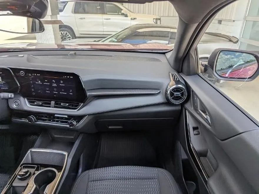 2026 Chevrolet Equinox LT photo 1