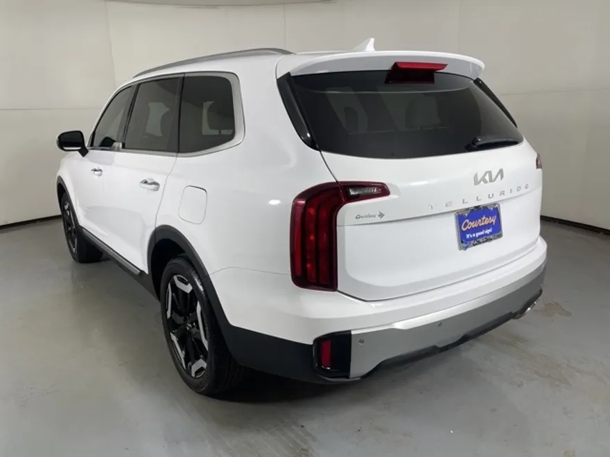 2023 Kia Telluride S photo 1